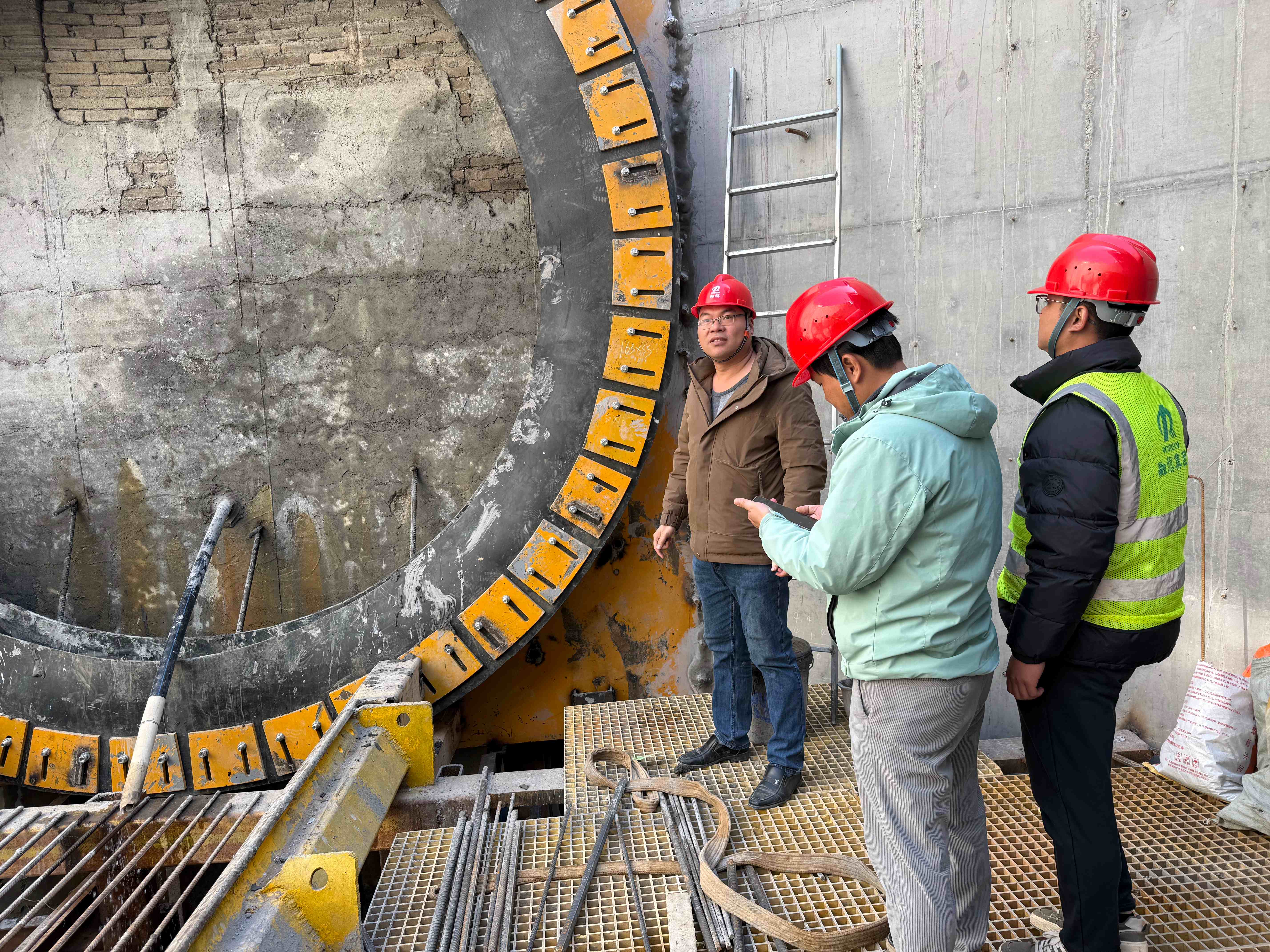 5  管廊 现场.jpg